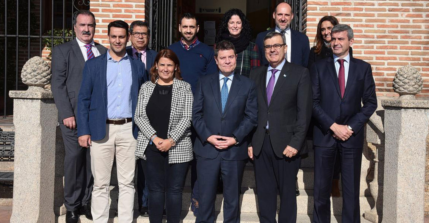 El presidente de Castilla-La Mancha se compromete a renovar su juramento a la bandera española en la Academia de Infantería de Toledo