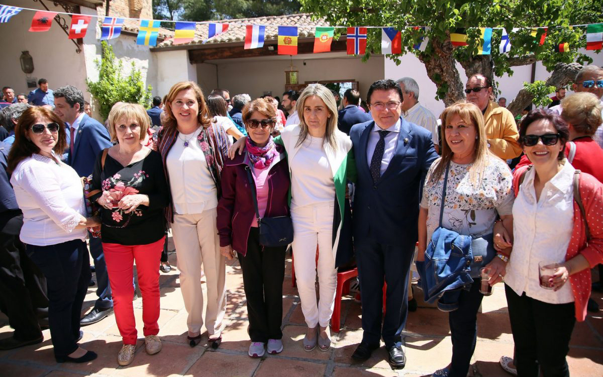 Milagros Tolón comparte con los toledanos y las toledanas la jornada central de la romería de la Virgen de La Bastida