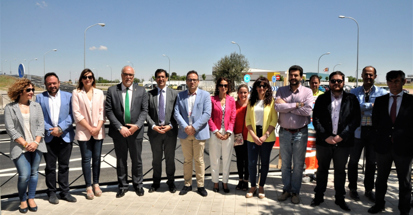 El nuevo acceso al colegio Divina Pastora garantiza la seguridad de los menores
