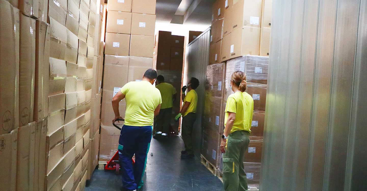 El Gobierno de Castilla-La Mancha ha enviado esta semana cerca 480.000 artículos de protección a los centros sanitarios