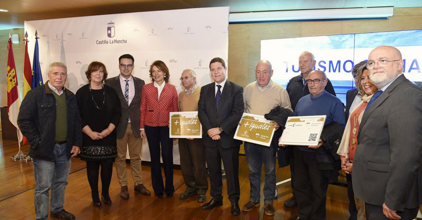 Más de 380.000 mayores de Castilla-La Mancha podrán viajar más gracias a la nueva Tarjeta Dorada de Transporte que entra en vigor mañana y la recuperación del Turismo Social