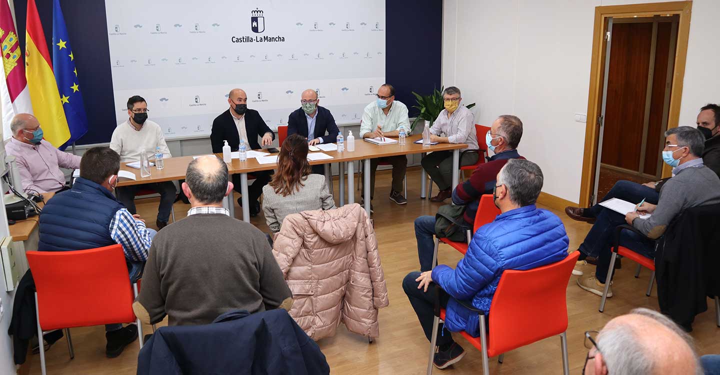 La Agencia del Agua velará para que los agricultores de Caudete “tengan voz ante la CHJ y garantice sus riegos”