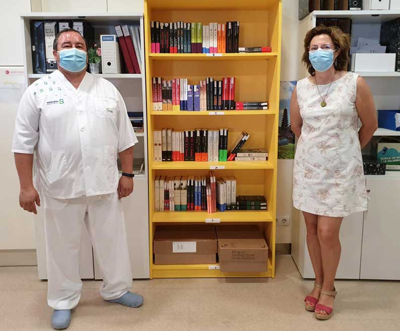 El Hospital General de Villarrobledo abre un servicio de biblioteca para hacer más llevadera la estancia de pacientes y acompañantes