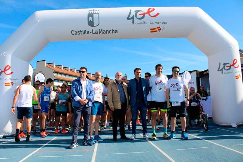 Carlos Yuste asiste en Albacete a la primera de las carreras para conmemorar  el 40 aniversario del Estatuto de Autonomía