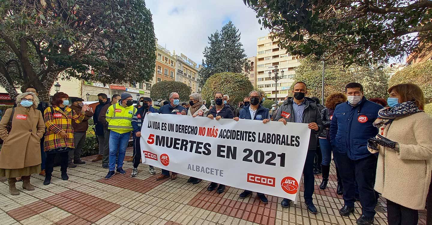 CCOO y UGT salen a la calle para condenar las últimas muertes de trabajadores en la provincia de Albacete y exigir medidas para hacer frente a la lacra de la siniestralidad laboral