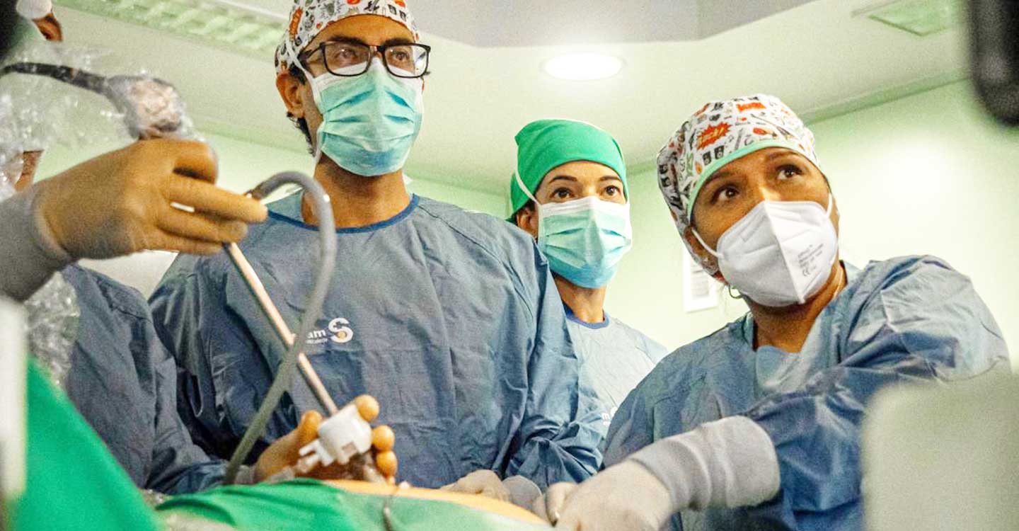 Cirujanos del Hospital General de Almansa perfeccionan su formación en cirugía laparoscópica colorrectal avanzada