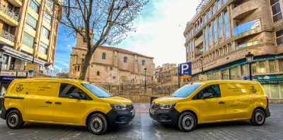 Correos incorpora dos nuevas furgonetas eléctricas a su flota ecológica en Albacete