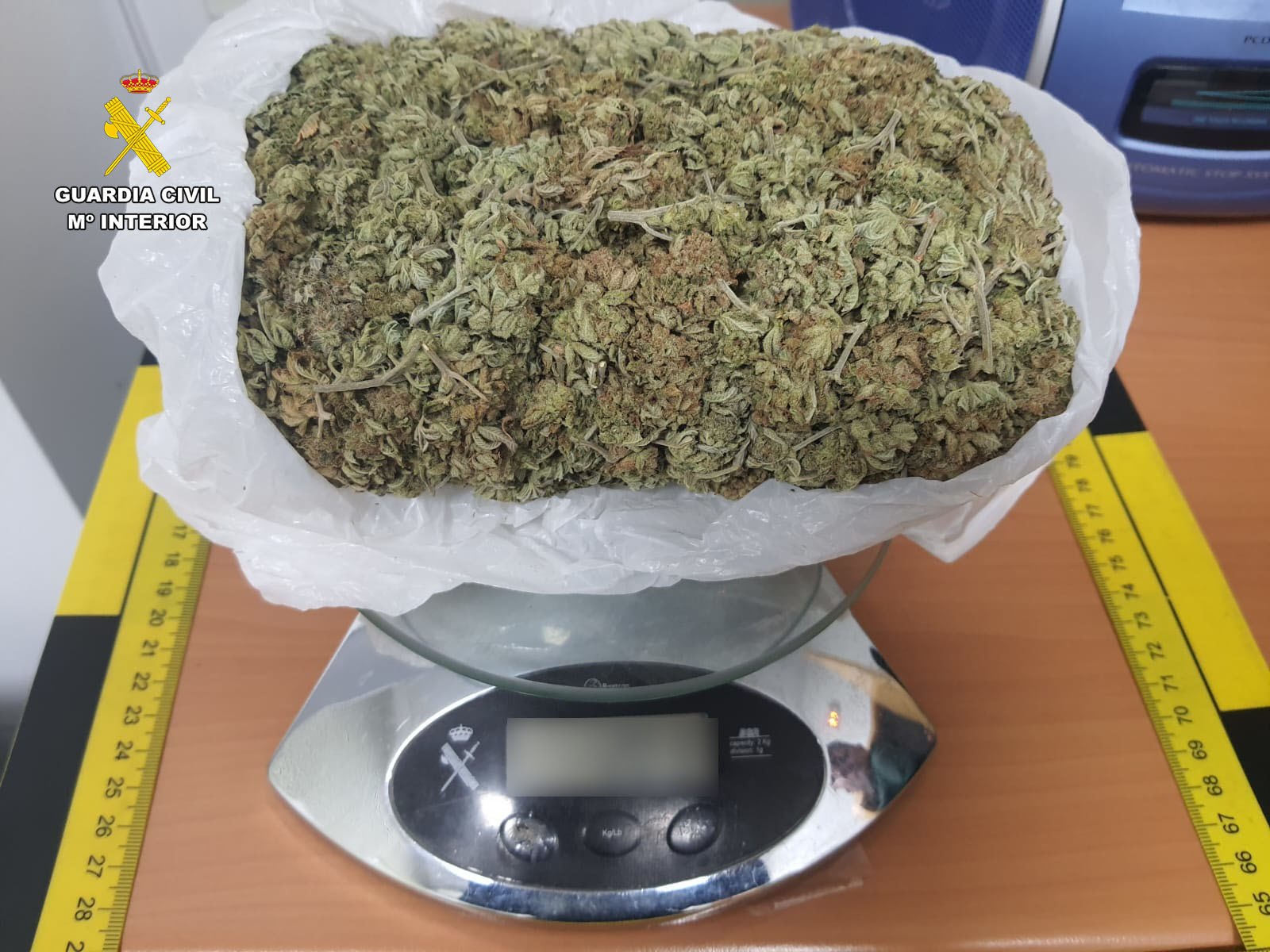 La Guardia Civil de Albacete investiga a una persona e interviene más de 200 gramos de marihuana ocultos en un vehículo