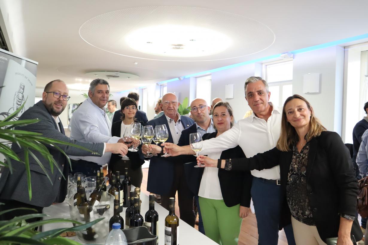 El Gobierno de Castilla-La Mancha une a bodegueros y restauradores a través del vino de Castilla-La Mancha para impulsar su presencia en el sector de la hostelería 