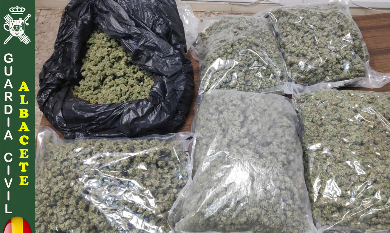 La Guardia Civil de Albacete detiene a tres personas en un dispositivo operativo e interviene más de 6 kilos de cogollos de marihuana