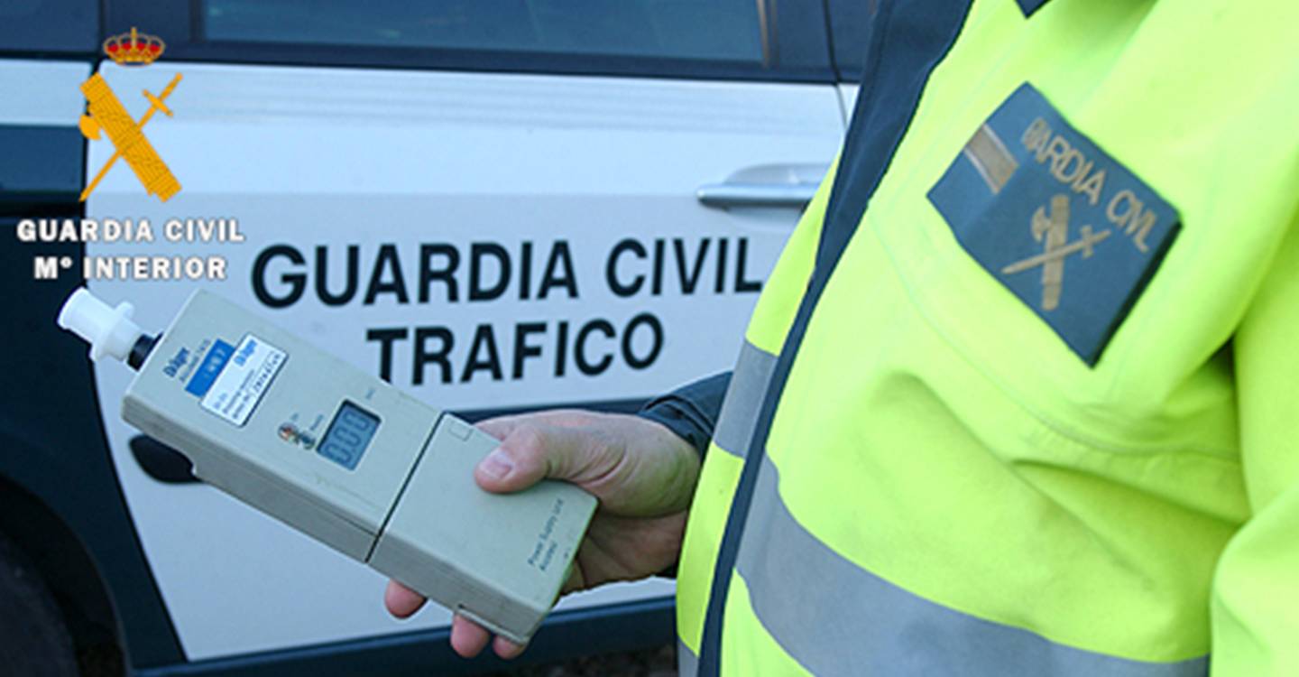 La Guardia Civil de Tráfico investiga a un conductor profesional por quintuplicar la tasa de alcoholemia 