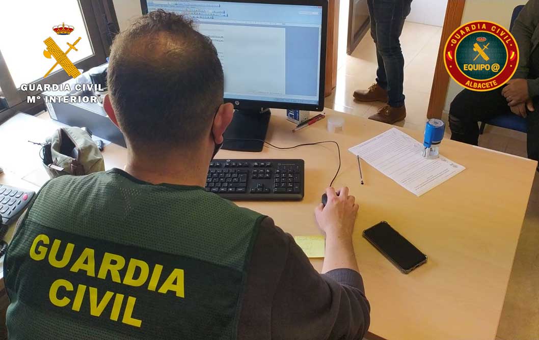 La Guardia Civil detiene a dos personas por una estafa por el método del CEO y recupera 24.000 € 