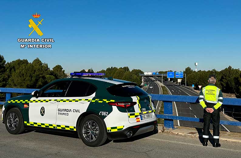 La Guardia Civil de Albacete investiga al conductor de un vehículo articulado que circulaba con una tasa de alcohol muy superior a la permitida