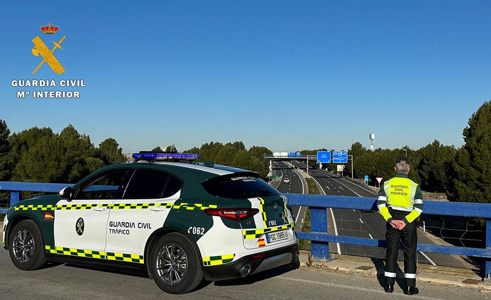 La Guardia Civil investiga a una persona que circuló en sentido contrario por la autovía A-31 y arrojó un resultado positivo en las pruebas de alcoholemia