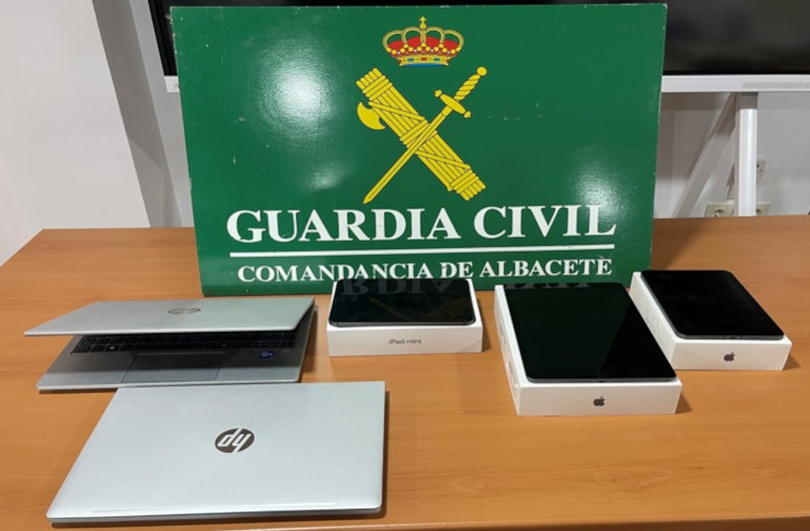 La Guardia Civil de  Albacete detiene a una  persona por un delito de hurto continuado de equipos electrónicos