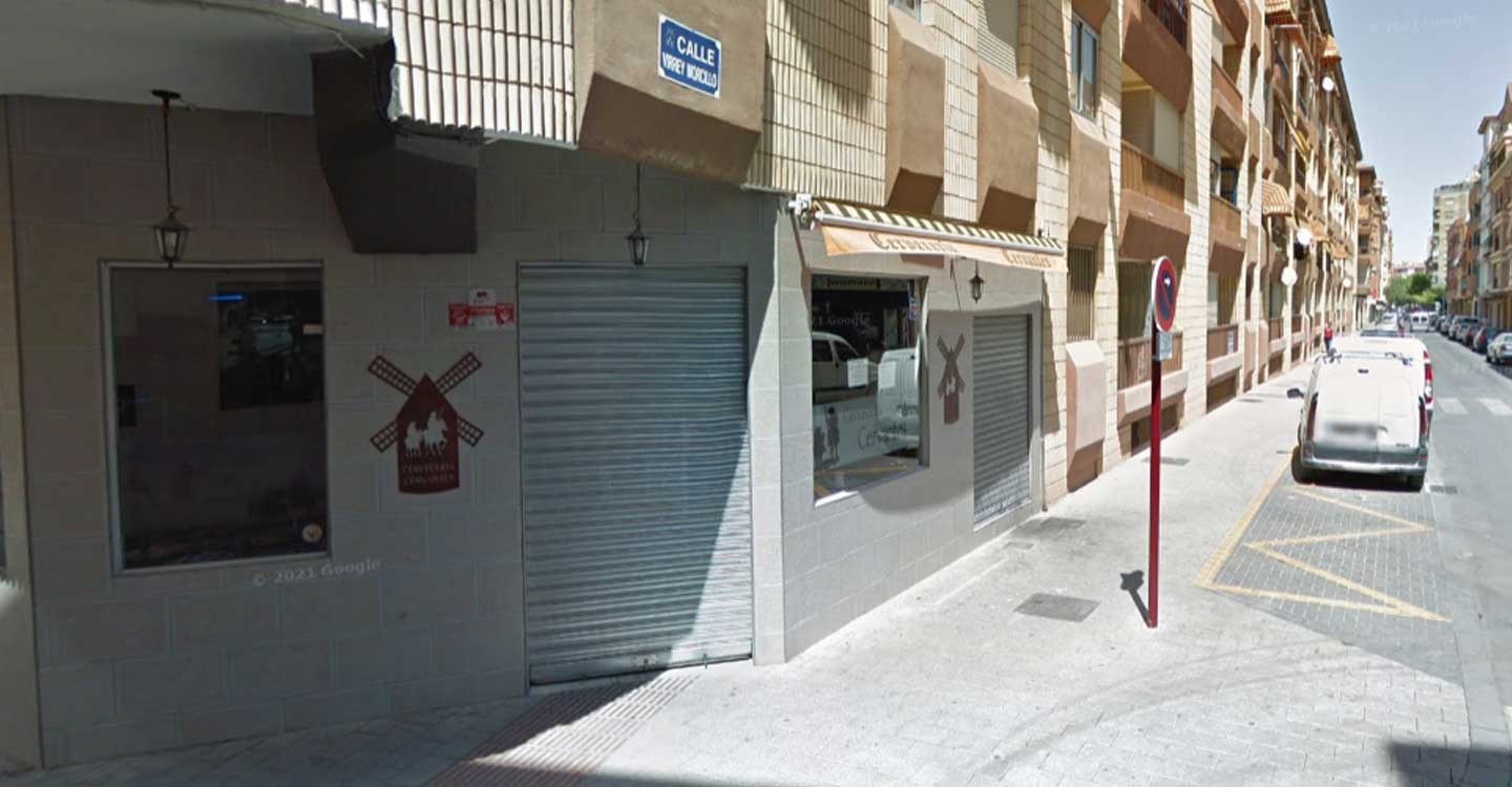 Una mujer afectada por inhalación de humo tras declararse un incendio en una vivienda de Albacete capital