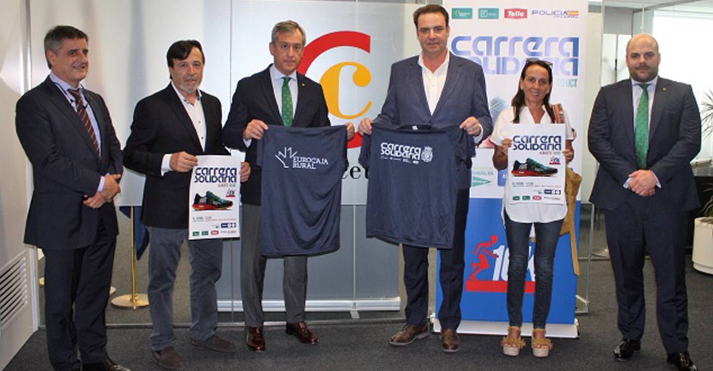 La Cámara de Comercio de Albacete recibe la camiseta de la Carrera Solidaria y traslada su apoyo a la prueba