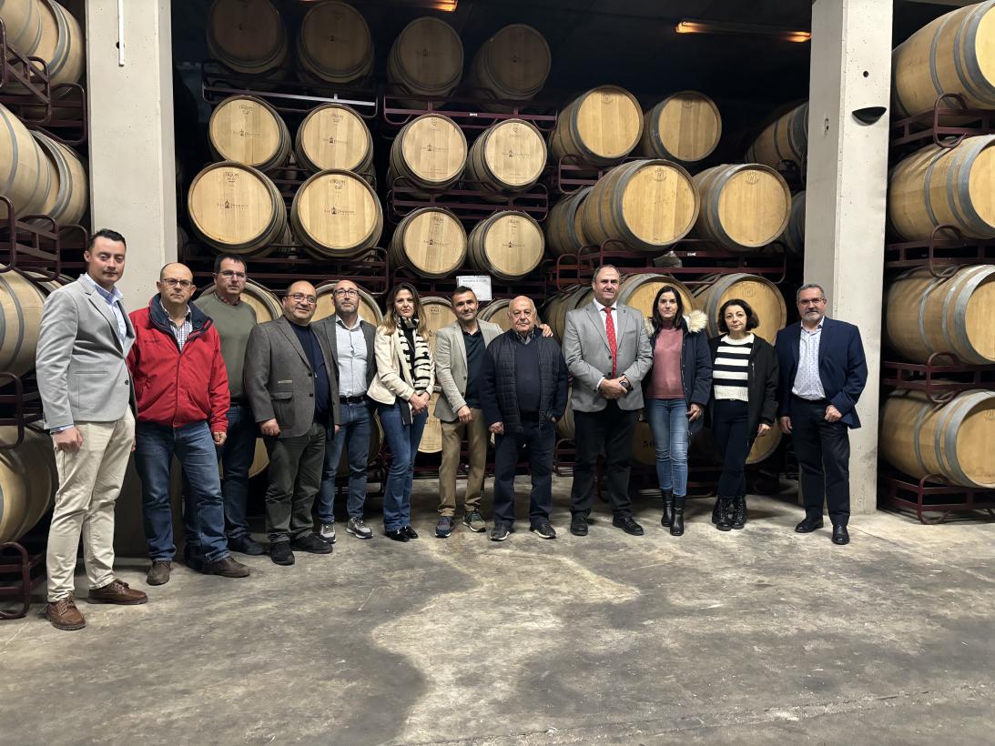 El Gobierno de Castilla-La Mancha señala el esfuerzo de las cooperativas para modernizar y mejorar la calidad de la producción vitivinícola 