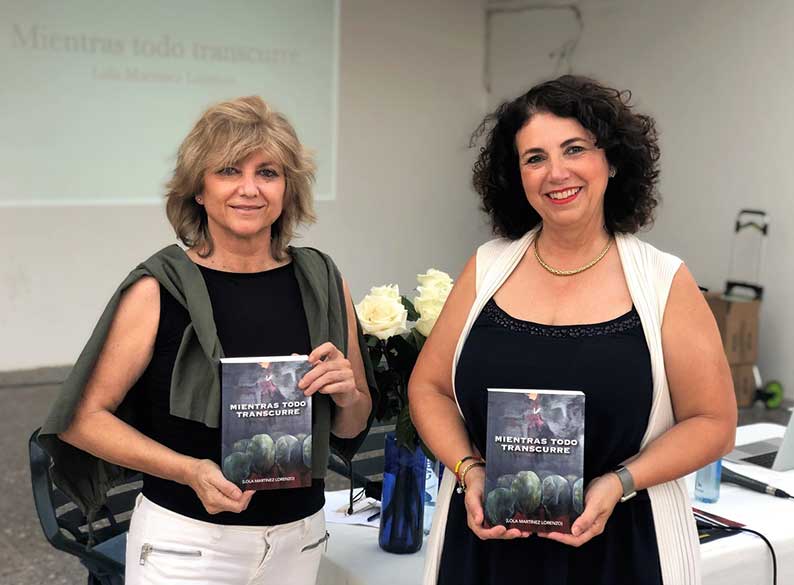 Lola Martínez Lorenzo presenta su nuevo libro “Mientras todo transcurre”
