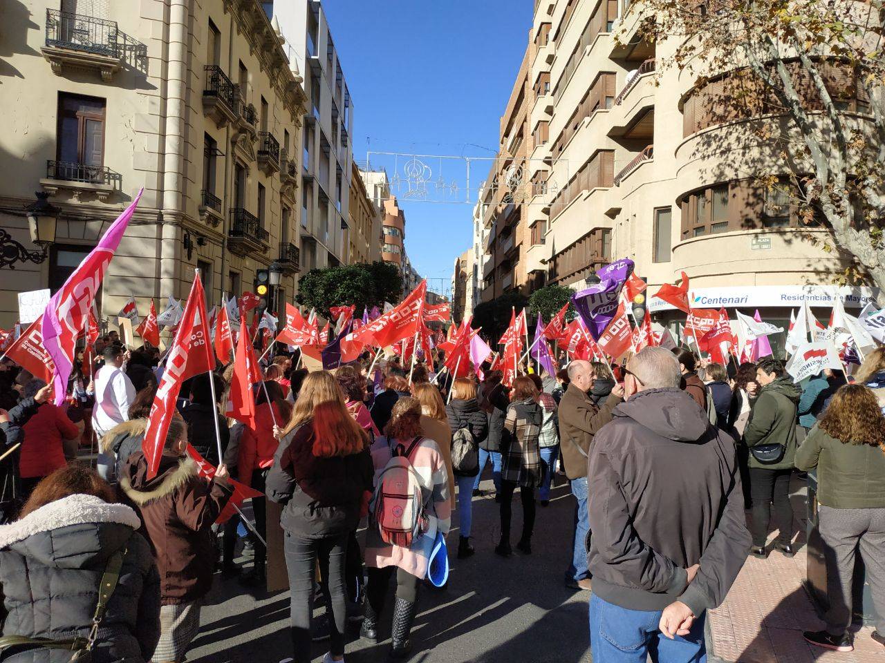 Podemos Albacete muestra su apoyo al personal de Centenari