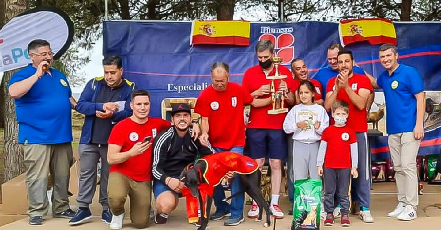 Gran domingo de carreras de galgos en la pista permanente de Argamasilla de Calatrava