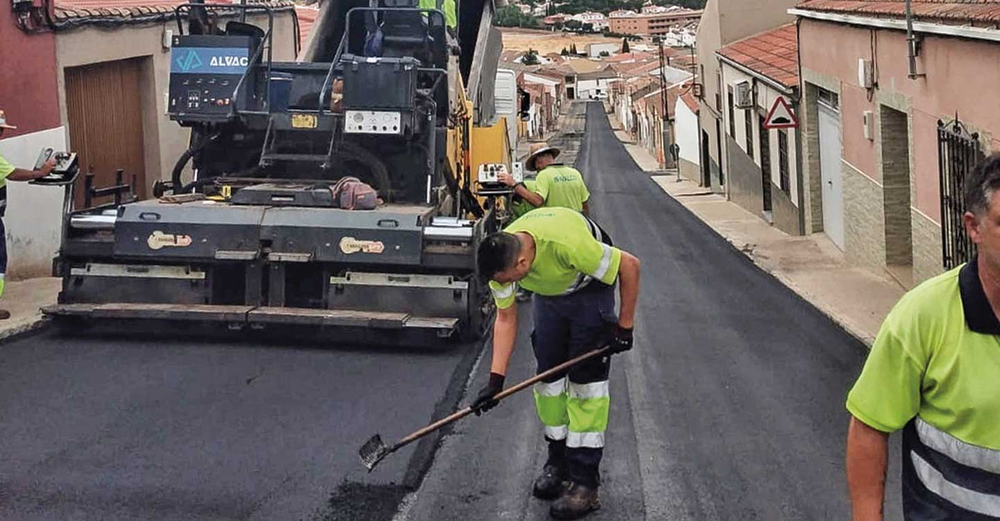 La renovación de la red de agua en calle Padre Lobo se cierra con el asfaltado de su nueva calzada