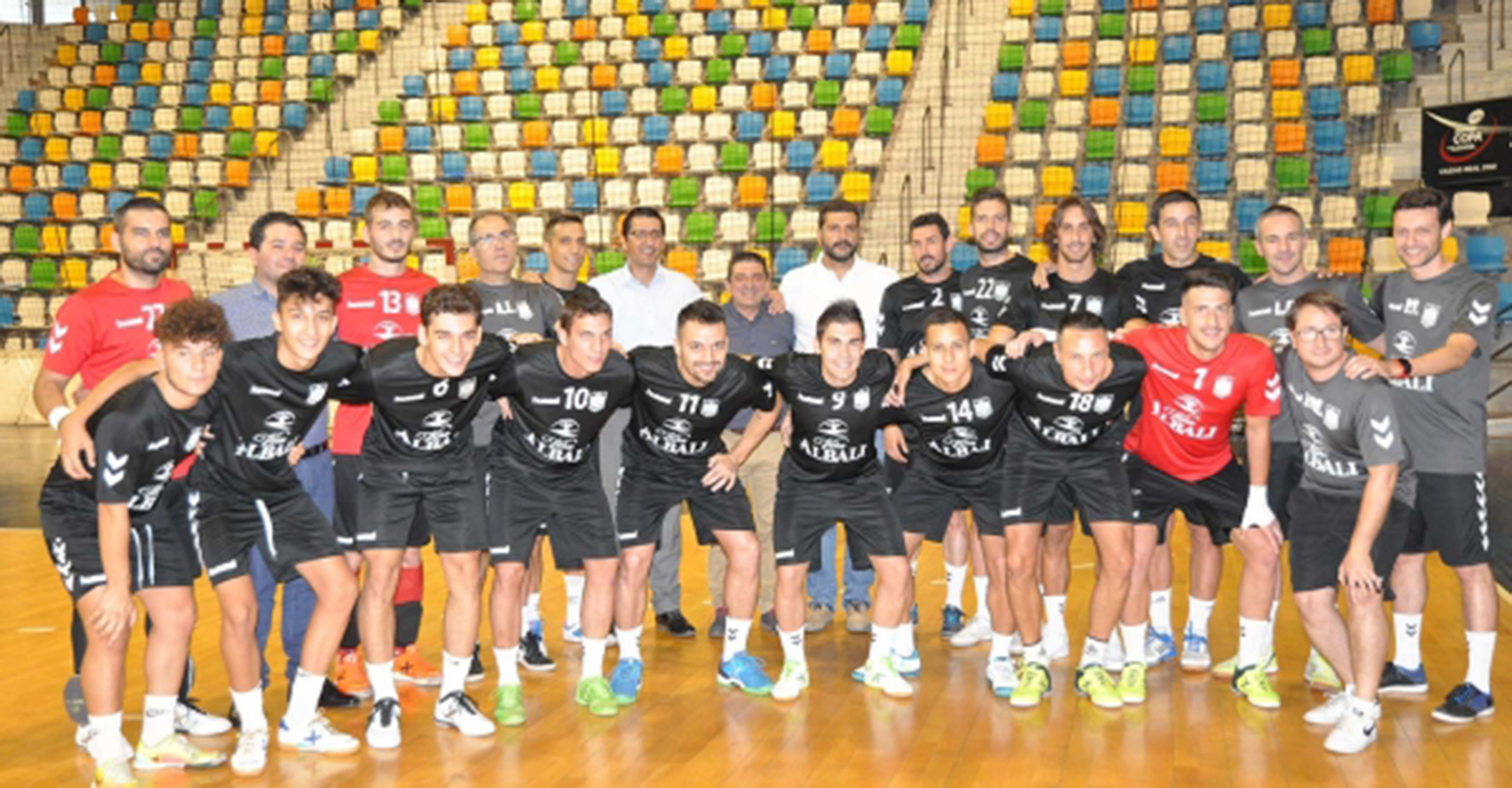 Caballero felicita a jugadores, directivos y técnicos del ‘Viña Albali Valdepeñas’ por su ascenso a División de Honor 