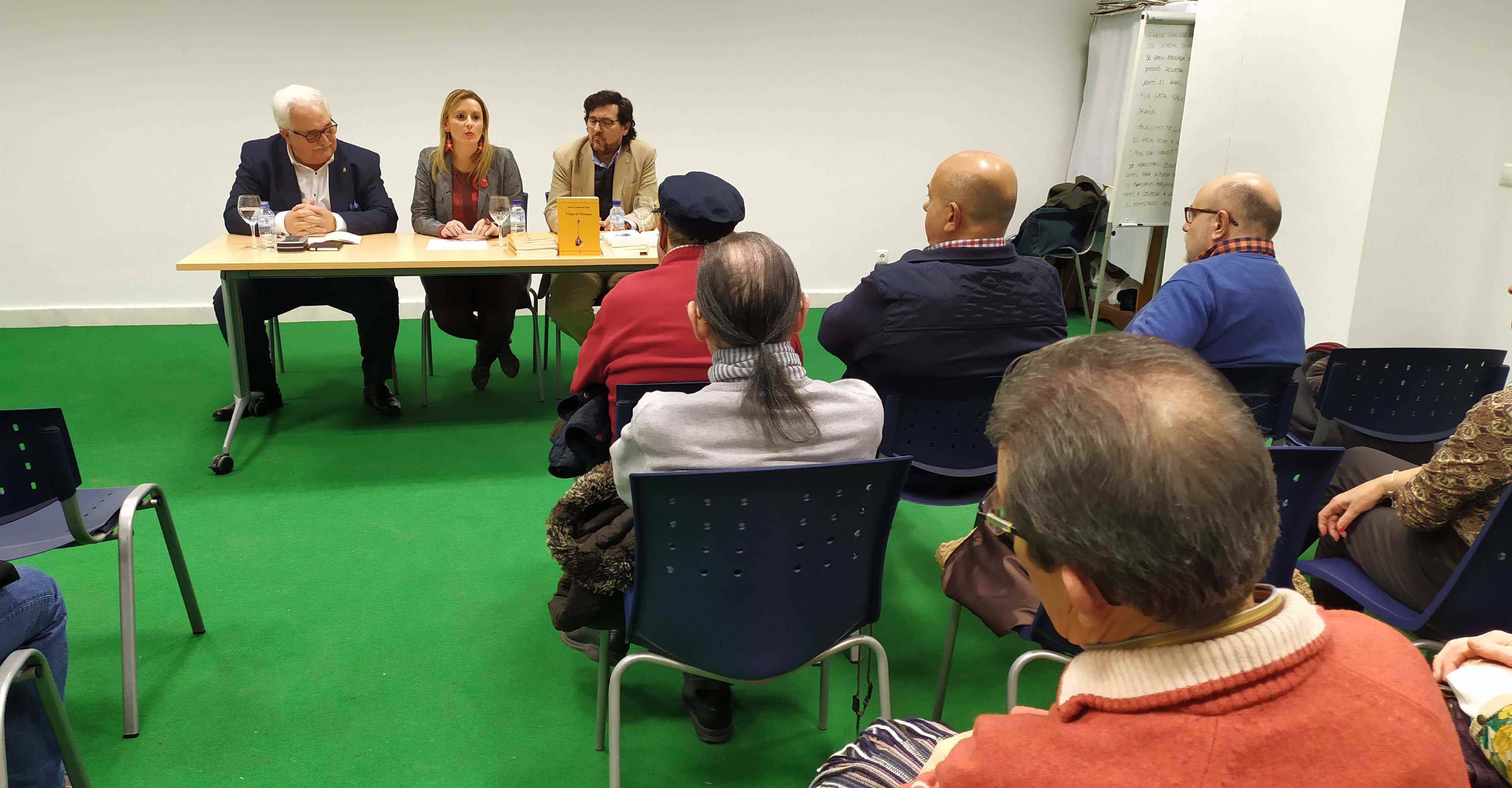 Raúl Carbonell presentó en La Confianza la reedición de su poemario ‘Viaje al océano’