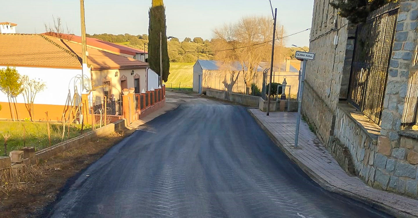 El Ayuntamiento facilita el asfaltado de calles en la pedanía de Navacerrada
