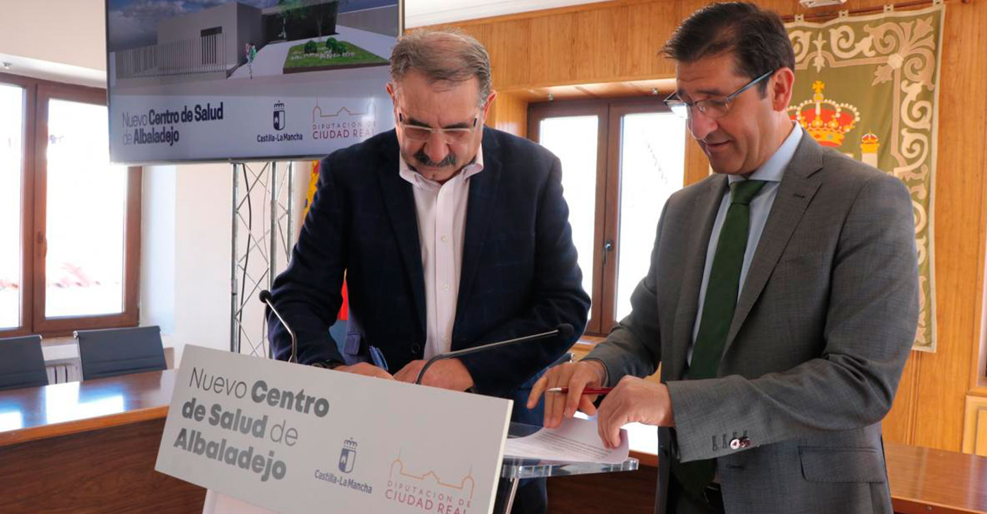 El Gobierno de Castilla-La Mancha y la Diputación de Ciudad Real firman un protocolo para dotar al municipio de Albaladejo de un nuevo centro de salud

