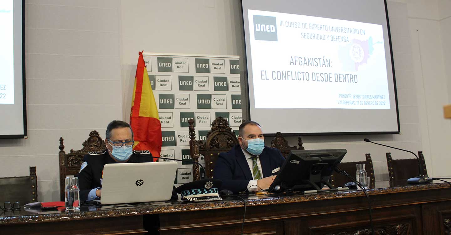 La UNED de Ciudad Real ha acogido la conferencia “Afganistán el conflicto desde dentro”, desde una visión histórica y personal