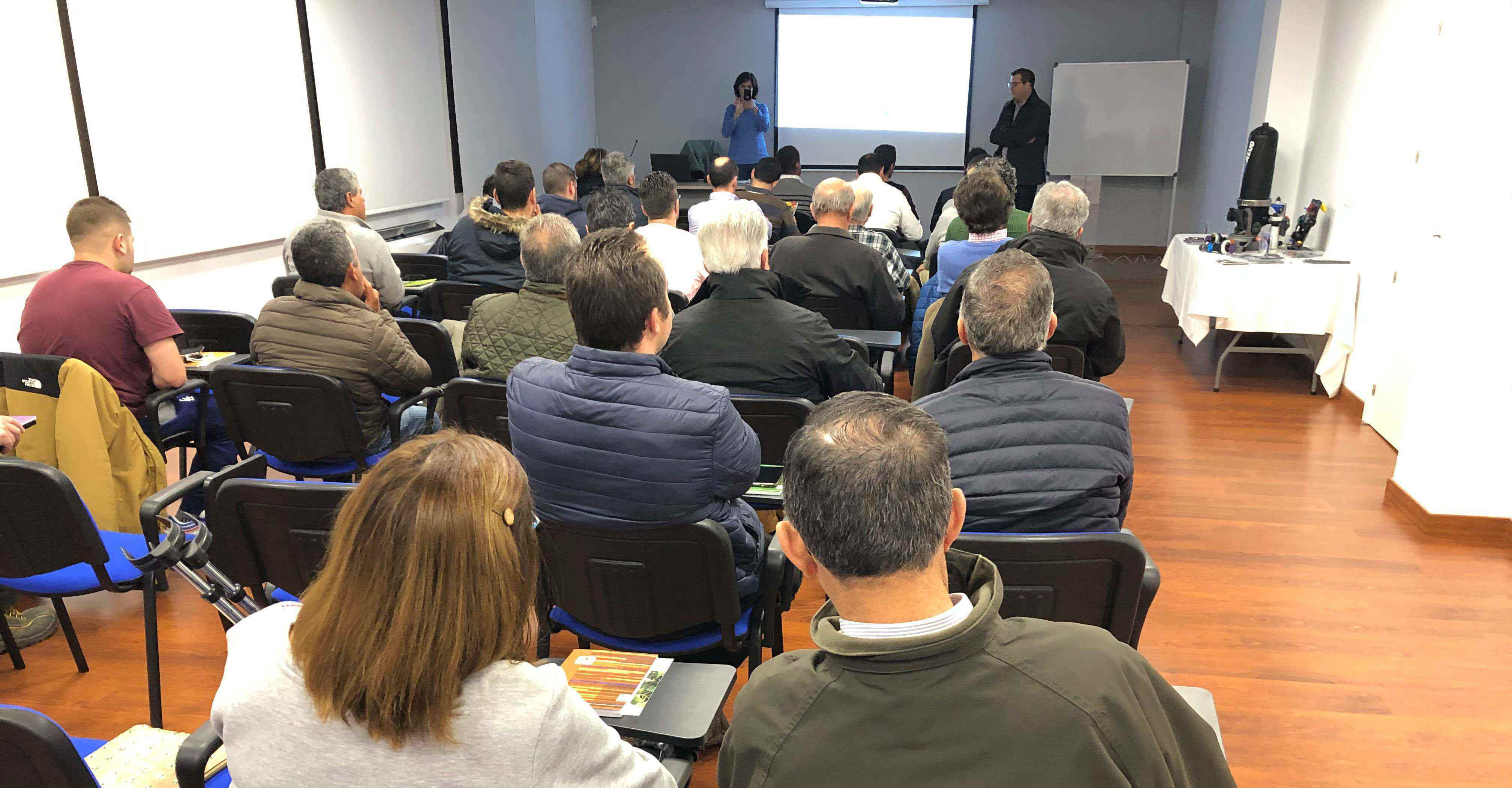 Cuarenta agricultores se forman en el manejo del agua en Campo de Criptana