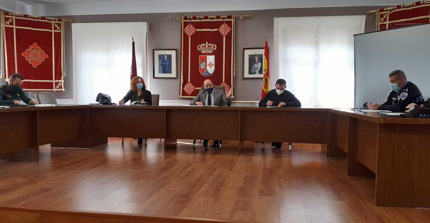 La subdelegada del Gobierno y el alcalde de Pozuelo de Calatrava presiden la Junta Local de Seguridad