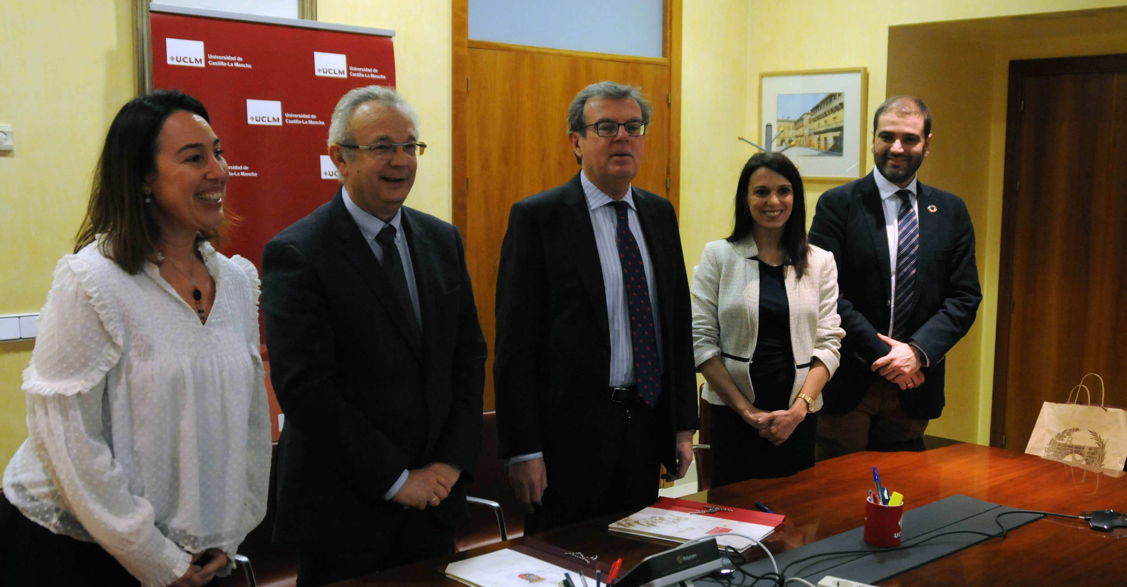 El Colegio de Ingenieros de Caminos acerca a los estudiantes de la UCLM su labor diaria y las ventajas de ser colegiado