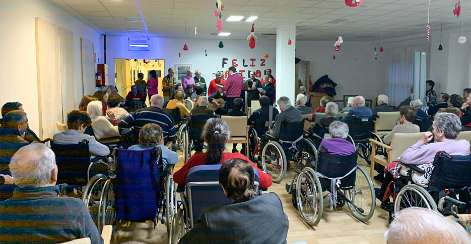 Fiesta navideña a base de chocolate y villancicos en la Residencia de Mayores ‘El Pinar’