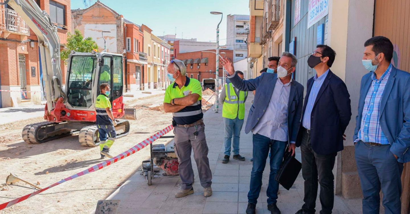 Caballero destaca cómo Valdepeñas “es un referente por el equilibrio entre tradición y modernidad en todas sus actuaciones”
