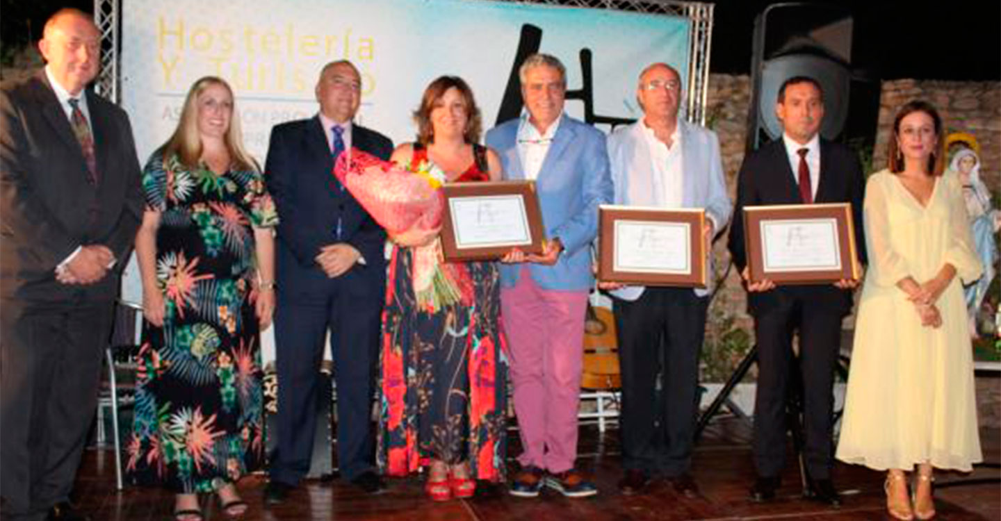 La consejera de Economía, Empresas y Empleo recibe el Premio ‘Santa Marta’ otorgado por la Asociación Provincial de Hostelería de Ciudad Real