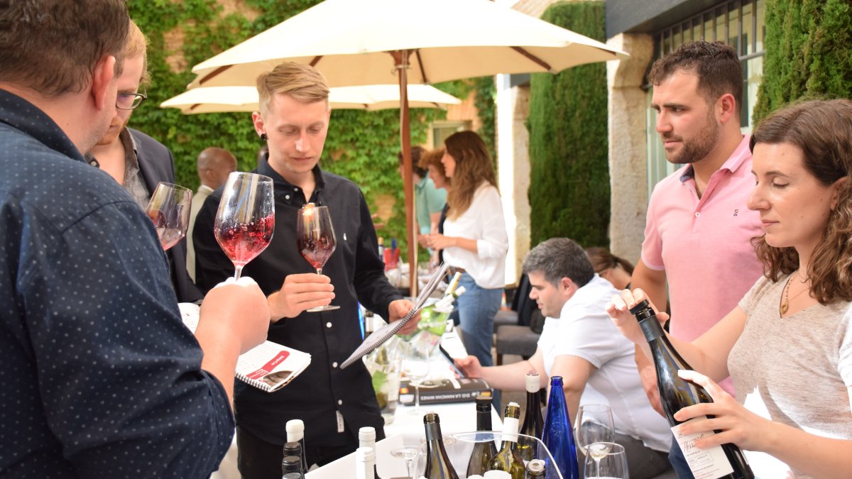 Un total de 62 bodegas de la región establecen contacto directo con más de un centenar de importadores internacionales de vino en la segunda edición del Welcome Event previo a Fenavin 