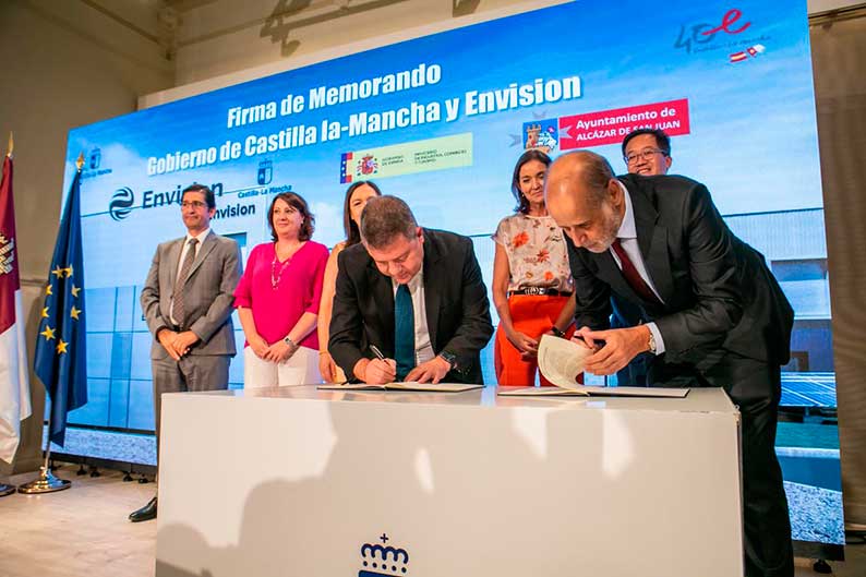 El acuerdo con Envision conllevará la generación de cerca de 700 empleos directos en el proyecto cooperativo de tres comunidades autónomas 