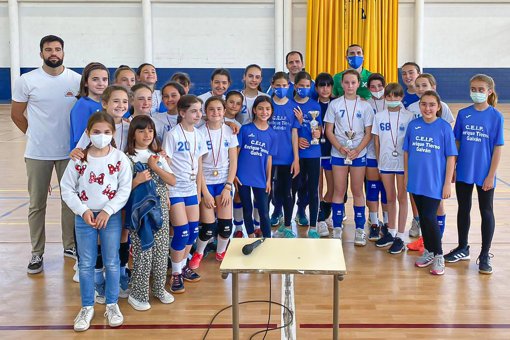 Almodóvar del Campo albergó este pasado sábado el partido por el tercer y cuarto puesto del balonmano provincial alevín femenino