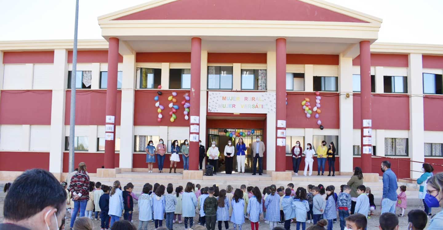 El alumnado del Colegio de Porzuna comparte la experiencia de mujeres de diferentes profesiones  