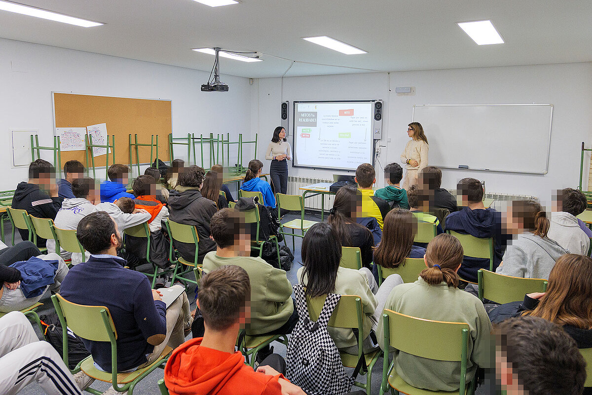 El alumnado del IES Vicente Cano participa en un taller de educación afectivo sexual positiva para prevenir la violencia hacia las mujeres