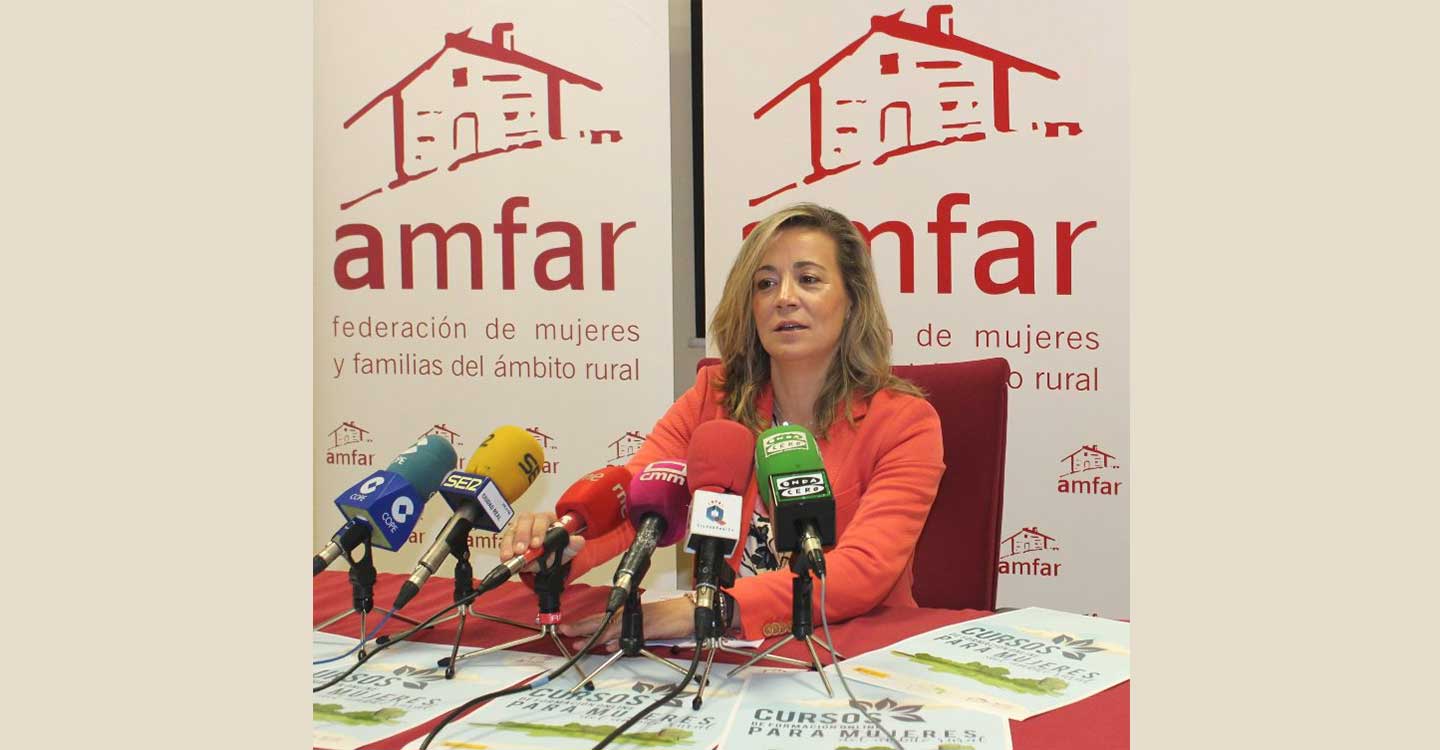 AMFAR recibe una avalancha de 500 matrículas para los cursos online dirigidos a mujeres rurales