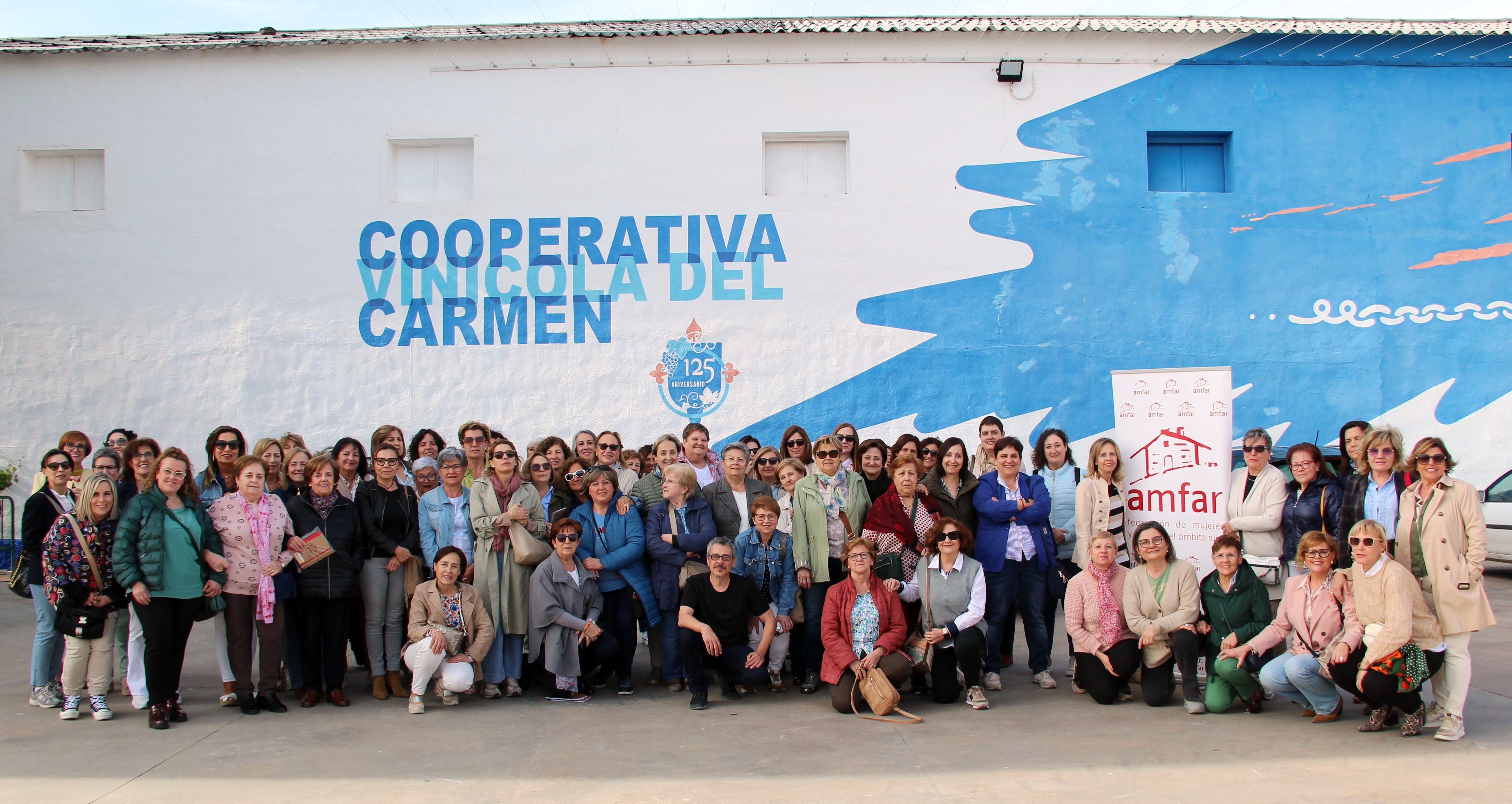 Un centenar de socias de AMFAR Campo de Criptana visitan la Cooperativa Vinícola del Carmen