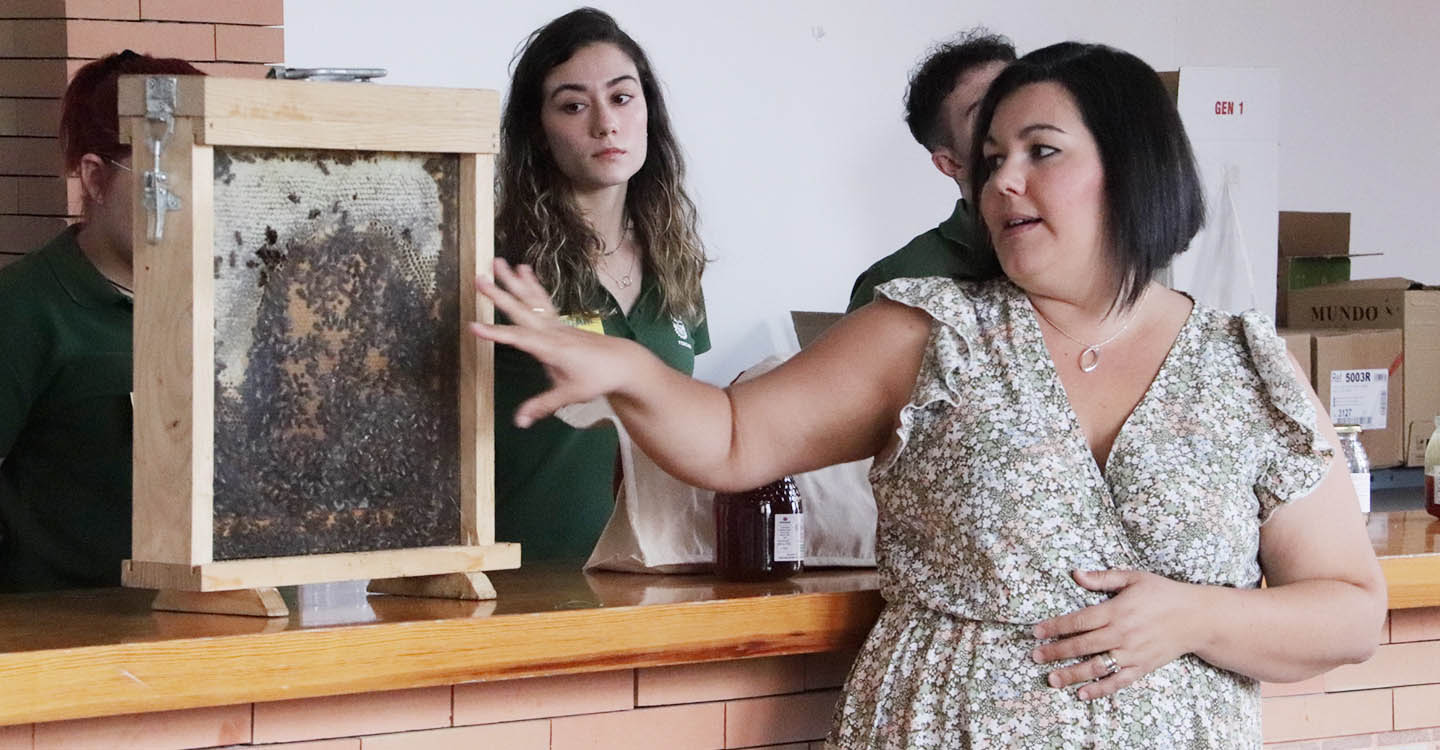 Ana María Megías reivindica “la miel pura” en Fercam
