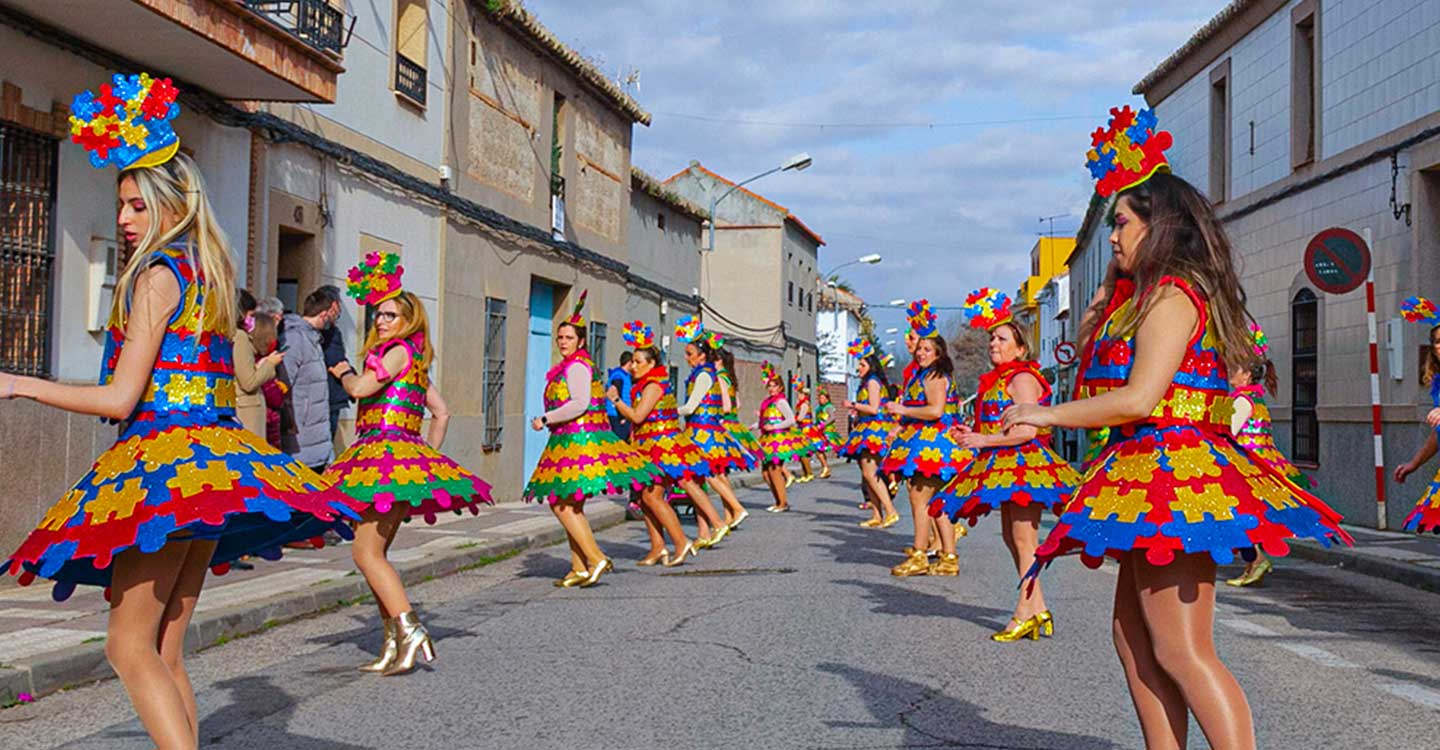 Argamasilla de Calatrava se echó a la calle para compartir la alegría del anhelado desfile de Carnaval