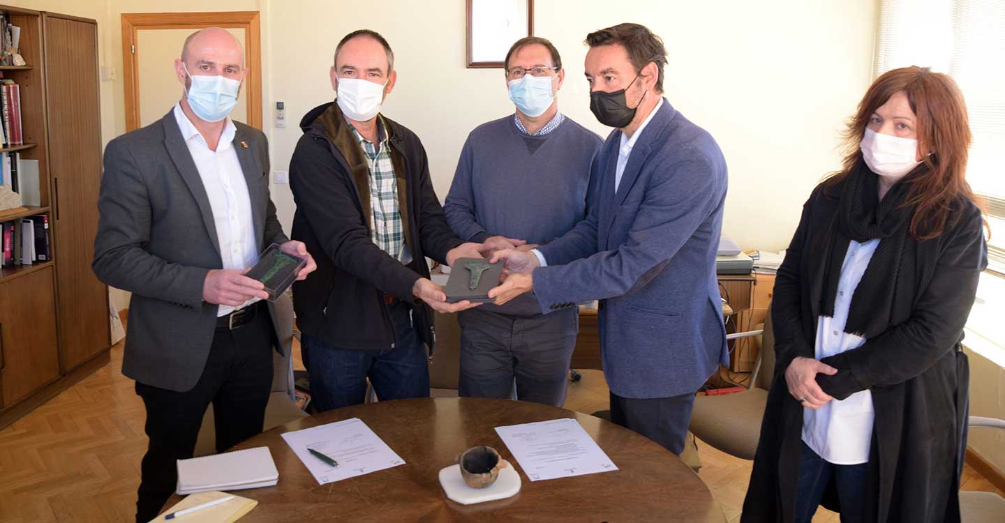 Argamasilla de Alba entrega al Museo de Ciudad Real una alabarda de hace 4.000 años