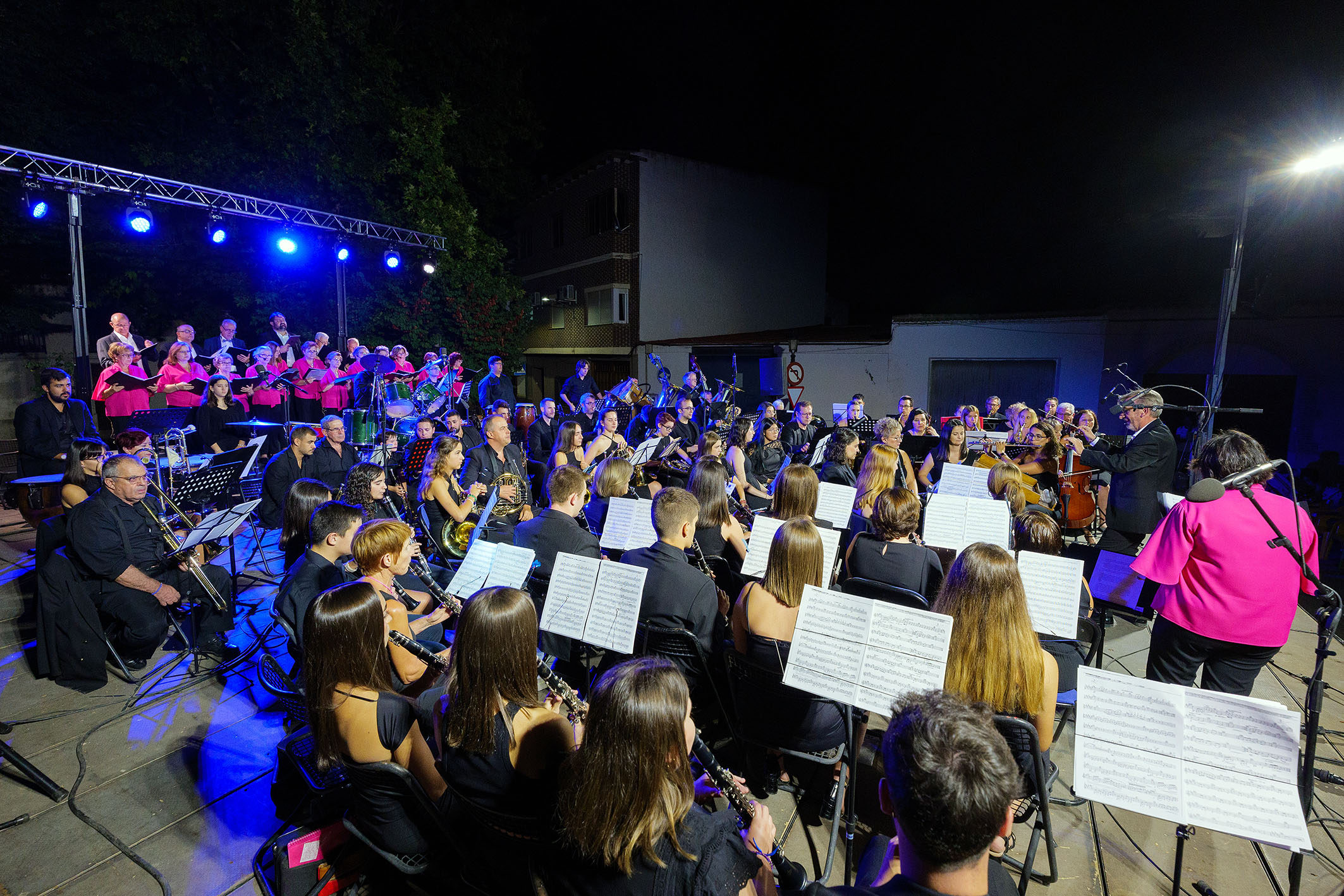 La Plaza Alonso Quijano se llena de música con el concierto Pre-Feria "Argamasilla es Música”