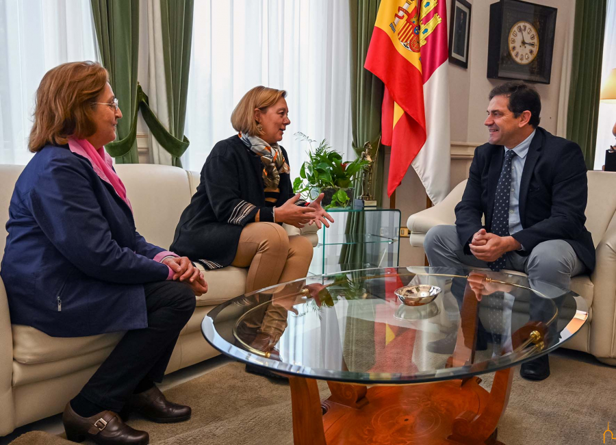  Las máquinas de la Diputación de Ciudad Real arreglarán los caminos de Navalpino tras la petición de la alcaldesa al presidente 