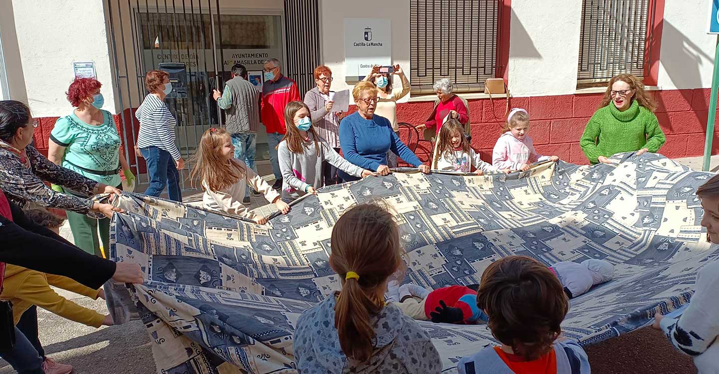 Las Aulas Corresponsables de Ludoteca y Pequeteca visitan la biblioteca para conmemorar el Día del Libro